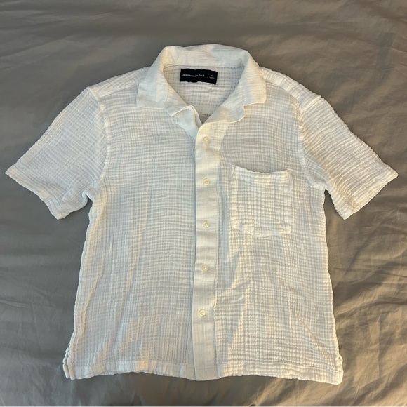 Abercrombie & Fitch XS White Short Sleeve Button Down Oversized Loose Sheer - Picture 2 of 10